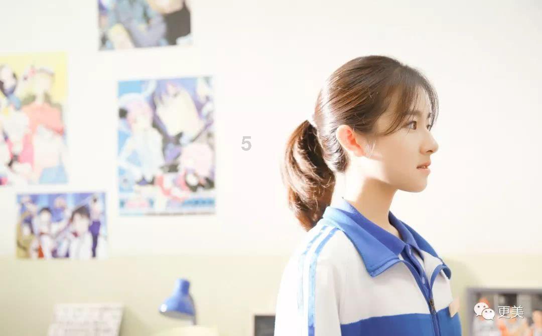 河南:貌美女子去吃席,3名伴郎抢着加好友,网友:美得不可方物
